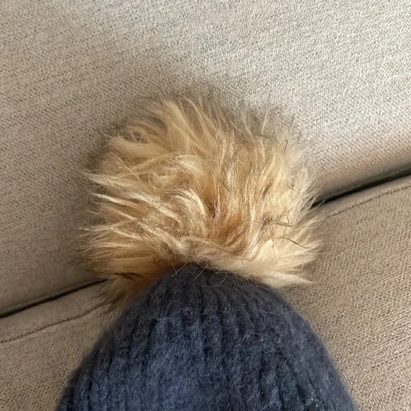 Navy blue winter hat - Picture 2 of 4